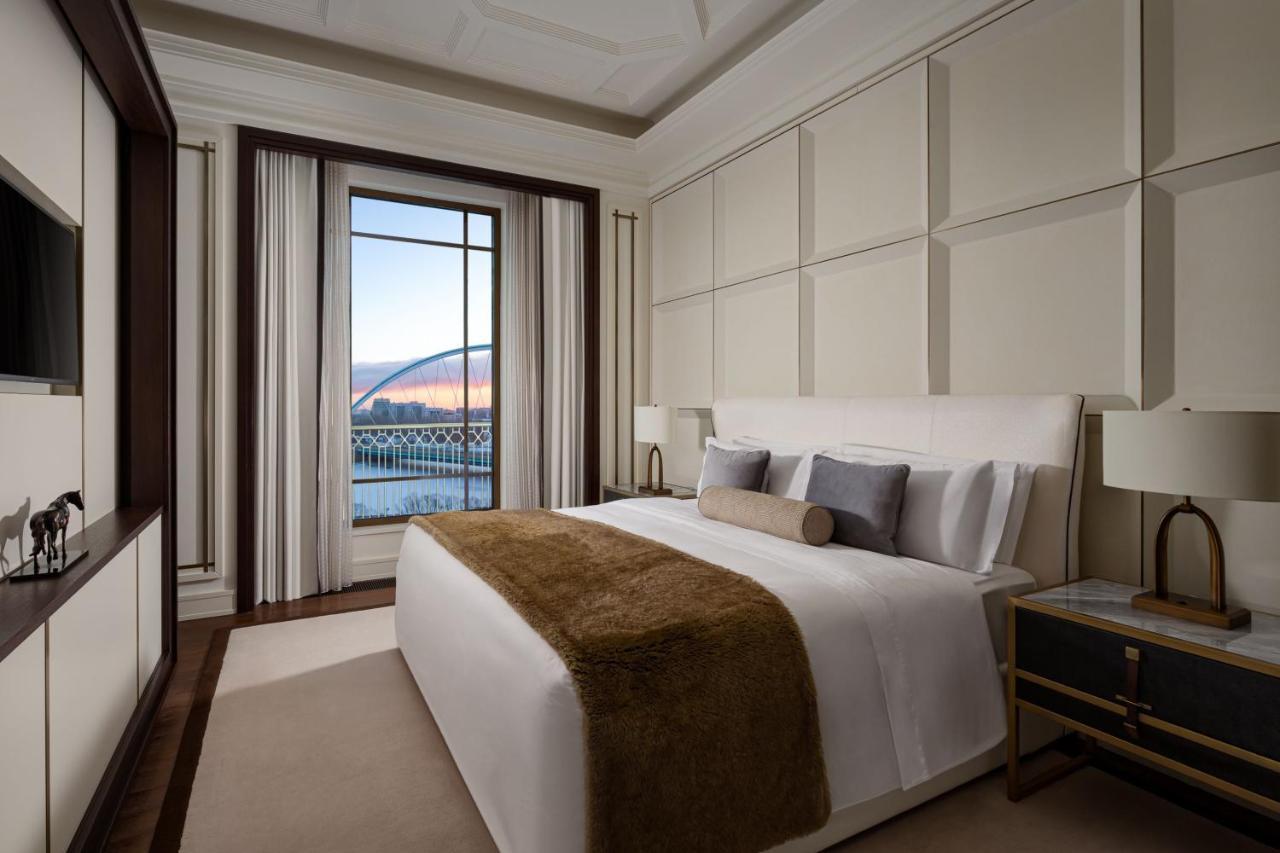 מלון The St. Regis Astana מראה חיצוני תמונה A bedroom in the 2018-launched Silver Muse