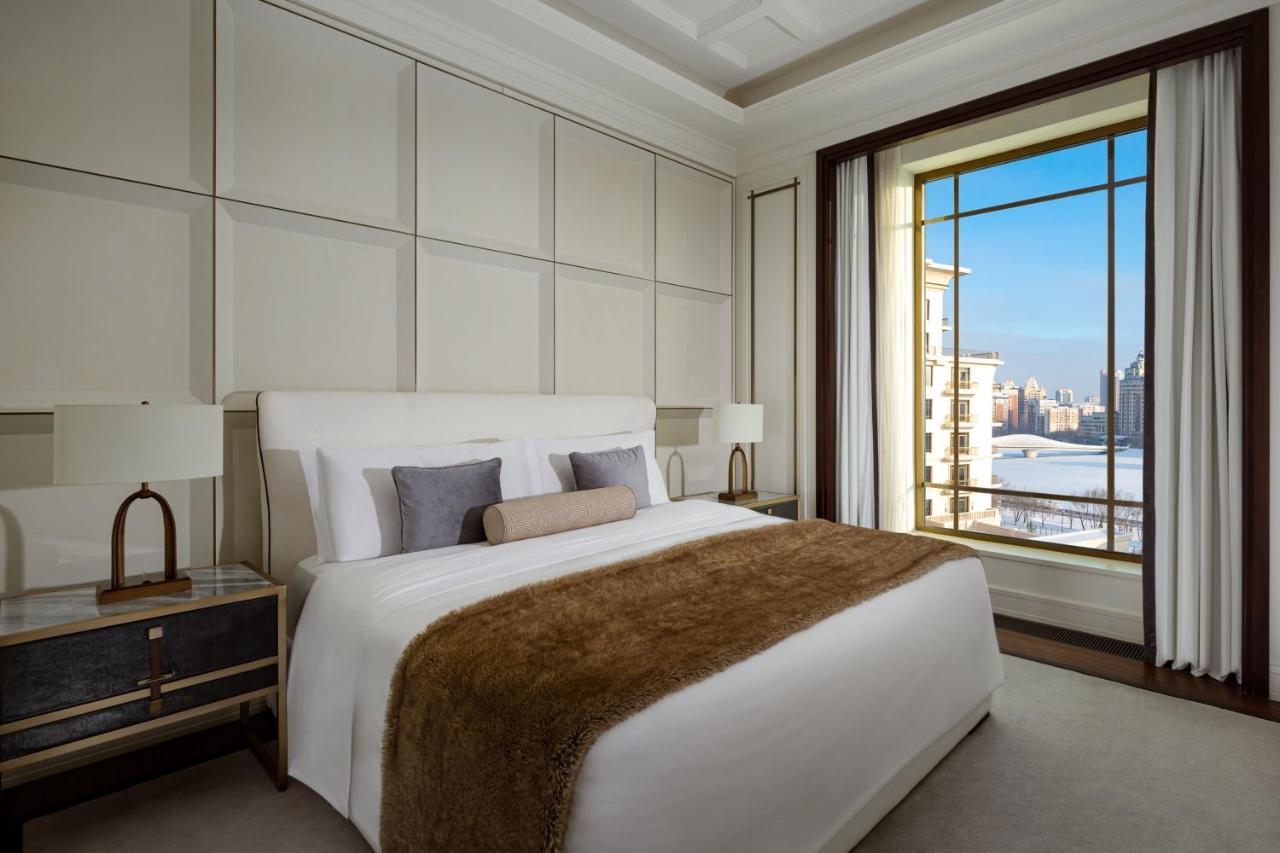 מלון The St. Regis Astana מראה חיצוני תמונה A bedroom at the Four Seasons Hotel