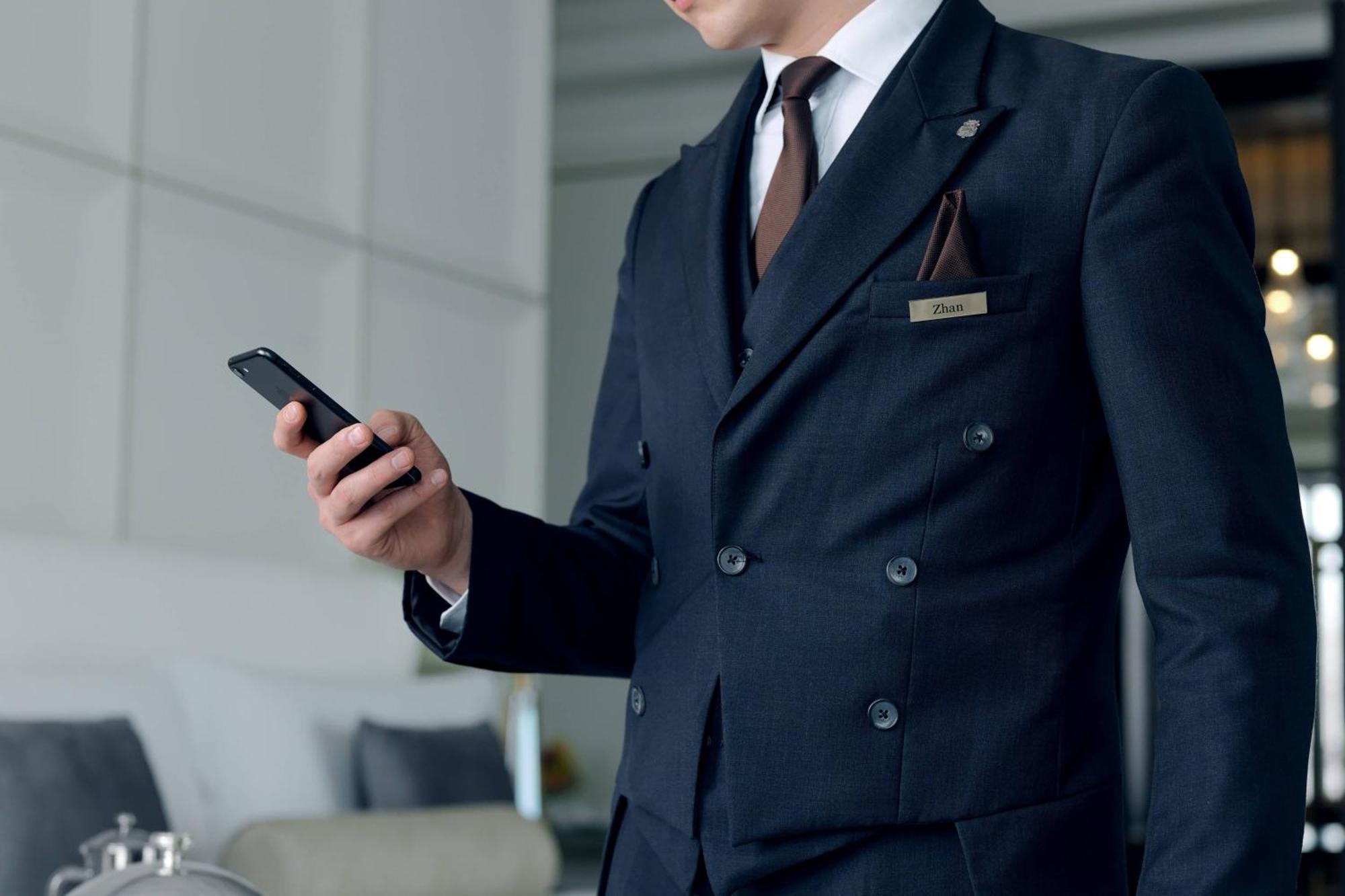 מלון The St. Regis Astana מראה חיצוני תמונה A concierge