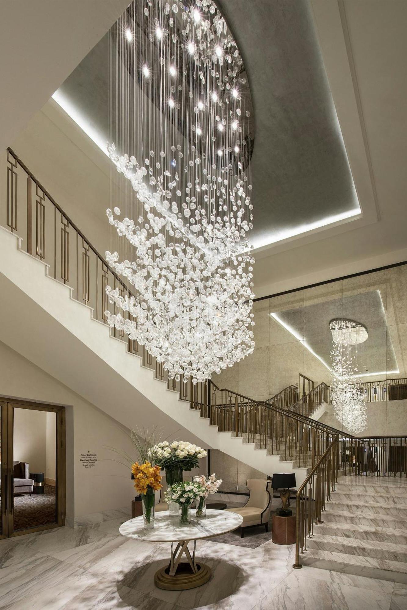 מלון The St. Regis Astana מראה חיצוני תמונה A chandelier